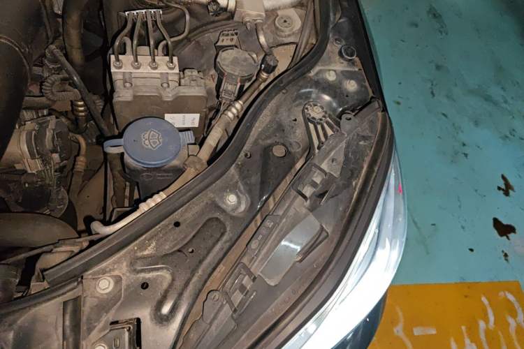 Used Mercedes-Benz E-Class 2015 E 200 L Engine Bay Left