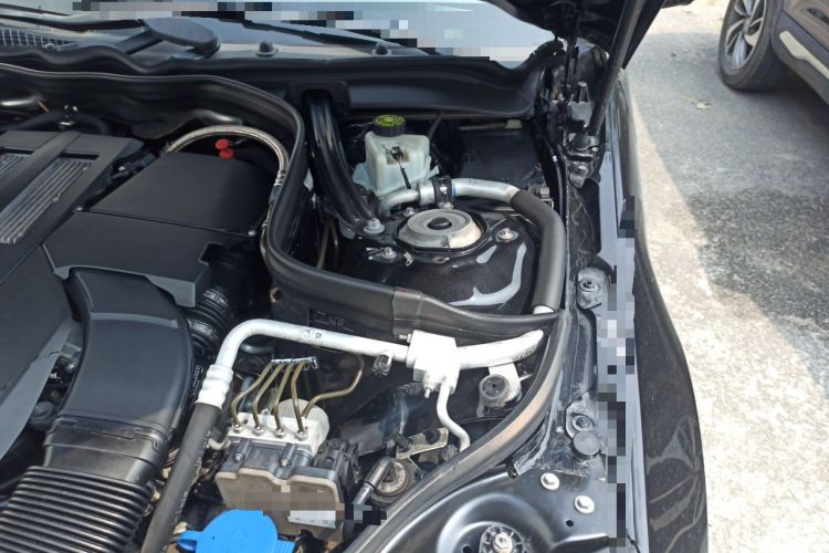 Used Mercedes-Benz E-Class 2015 E 320 L Sport Edition Engine Bay Left