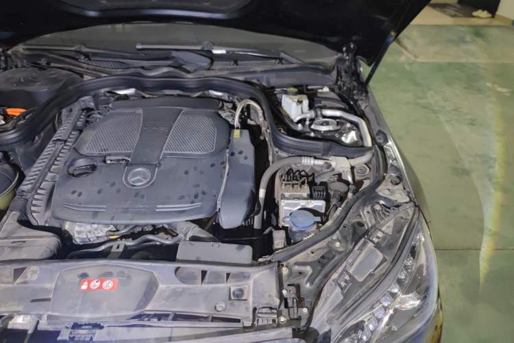 Used Mercedes-Benz E-Class 2015 E 400 L Hybrid Engine Bay Left