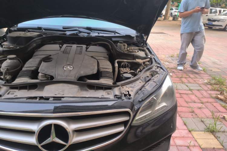Used Mercedes-Benz E-Class 2015 E 320 L Sport 4MATIC Engine Bay Left