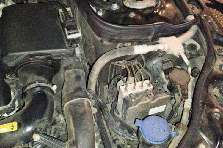 Used Mercedes-Benz E-Class 2015 Revised E 260 L Engine Bay Left