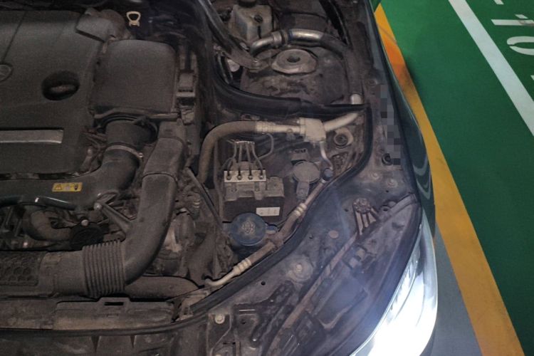 Used Mercedes-Benz E-Class 2015 Restyled E 260 L Sport Edition Engine Bay Left
