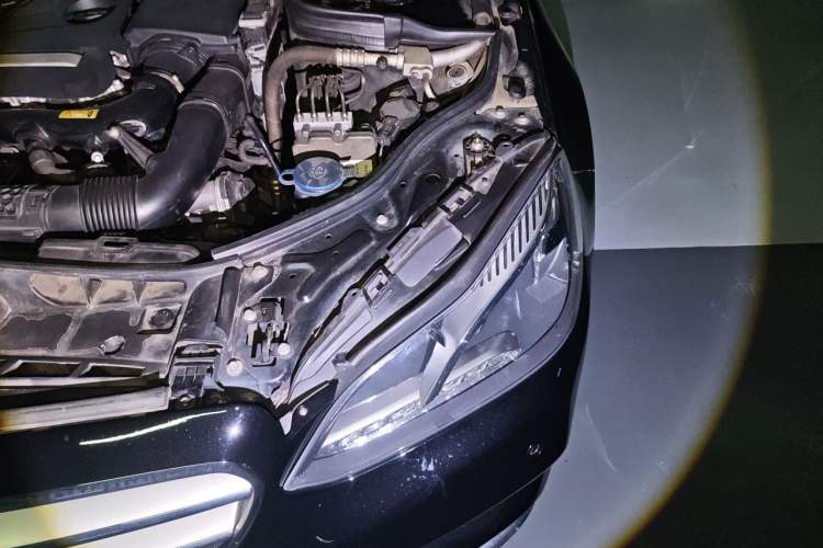 Used Mercedes-Benz E-Class 2015 Restyled E 260 L Sport Edition Engine Bay Left