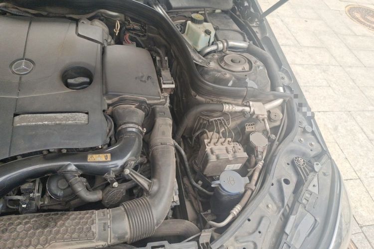Used Mercedes-Benz E-Class 2015 Revised E 260 L Engine Bay Left