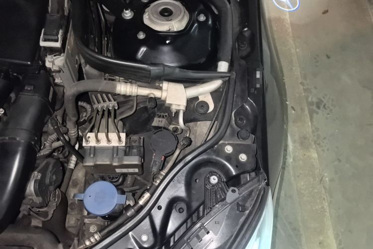 Used Mercedes-Benz E-Class 2015 Facelift E 200 L Engine Bay Left