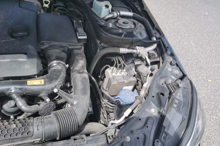 Used Mercedes-Benz E-Class 2015 Revised E 180 L Sport Edition Engine Bay Left