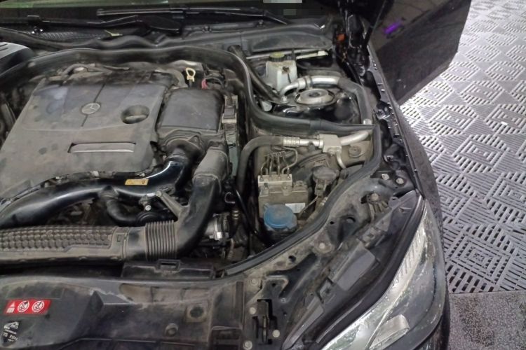 Used Mercedes-Benz E-Class 2015 Revised E 260 L Engine Bay Left
