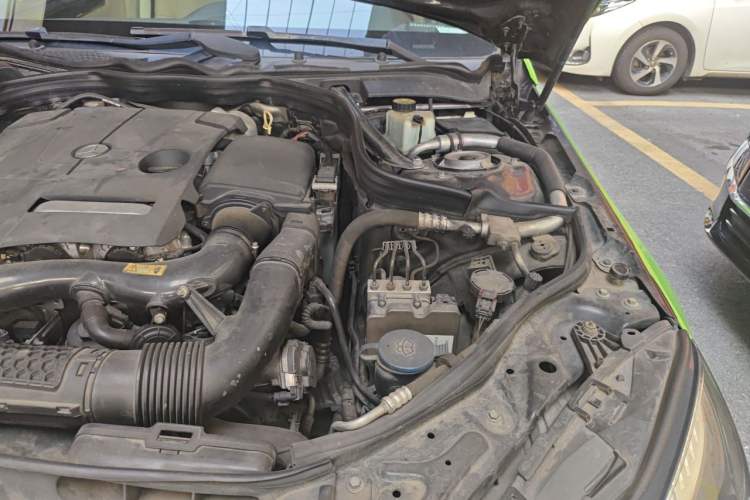 Used Mercedes-Benz E-Class 2015 Revised E 260 L Sporty and Stylish Edition Engine Bay Left