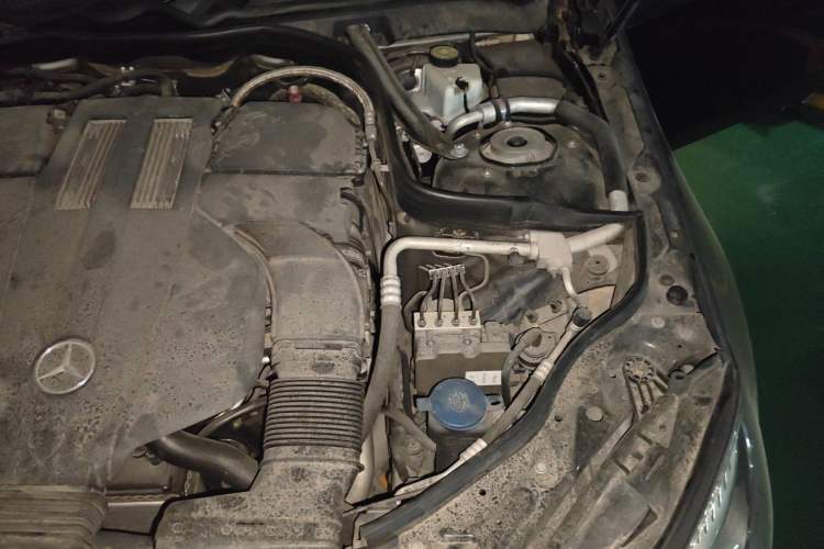 Used Mercedes-Benz E-Class 2015 E 320 L Sport Edition Engine Bay Left