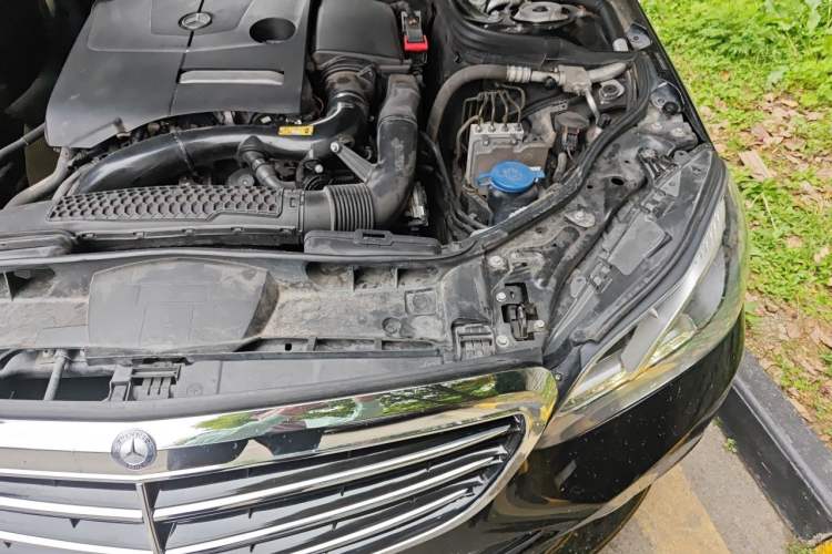 Used Mercedes-Benz E-Class 2015 E 260 L Engine Bay Left