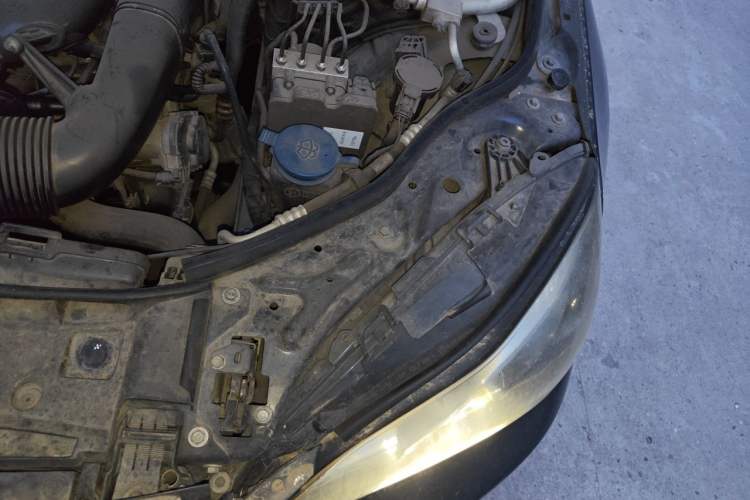 Used Mercedes-Benz E-Class 2015 E 200 L Engine Bay Left