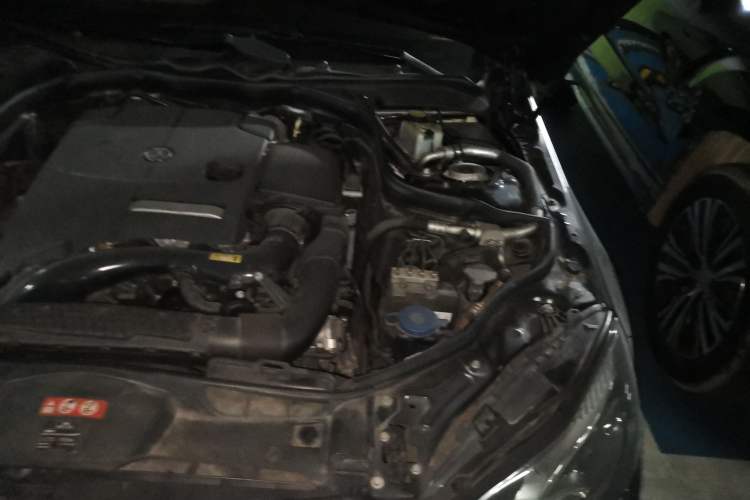 Used Mercedes-Benz E-Class 2015 E 260 L Sport Edition Engine Bay Left