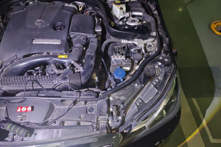 Used Mercedes-Benz E-Class 2015 E 260 L Engine Bay Left