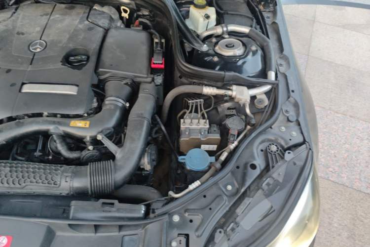 Used Mercedes-Benz E-Class 2015 E 260 L Sport Edition Engine Bay Left