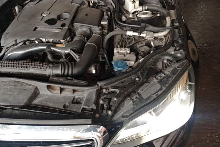 Used Mercedes-Benz E-Class 2015 E 180 L Engine Bay Left