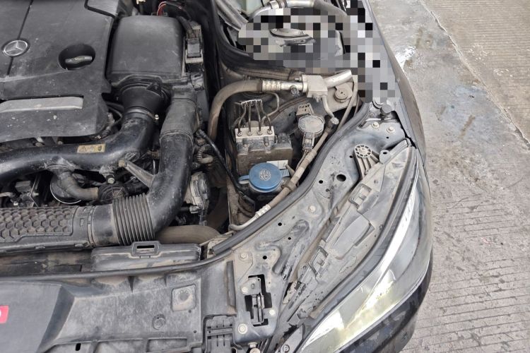 Used Mercedes-Benz E-Class 2015 Revised E 260 L Engine Bay Left