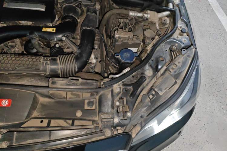 Used Mercedes-Benz E-Class 2015 E 260 L Sport Edition Engine Bay Left