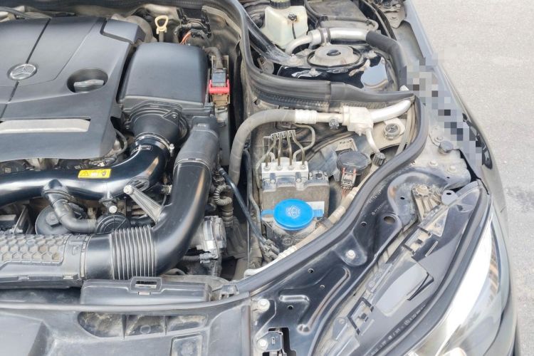 Used Mercedes-Benz E-Class 2015 Revised E 260 L Engine Bay Left