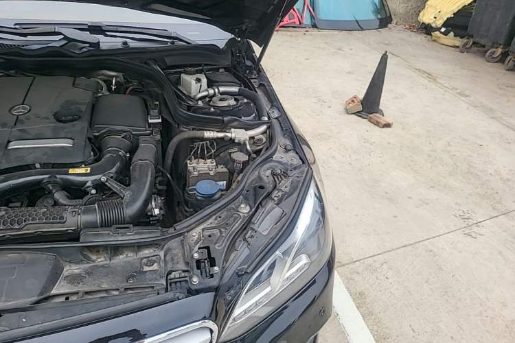 Used Mercedes-Benz E-Class 2015 E 260 L Sport Edition Engine Bay Left