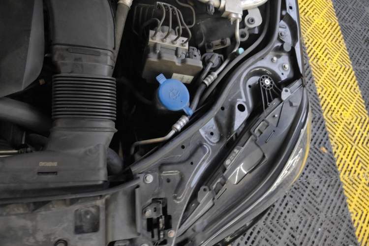 Used Mercedes-Benz E-Class 2015 E 320 L 4MATIC Engine Bay Left