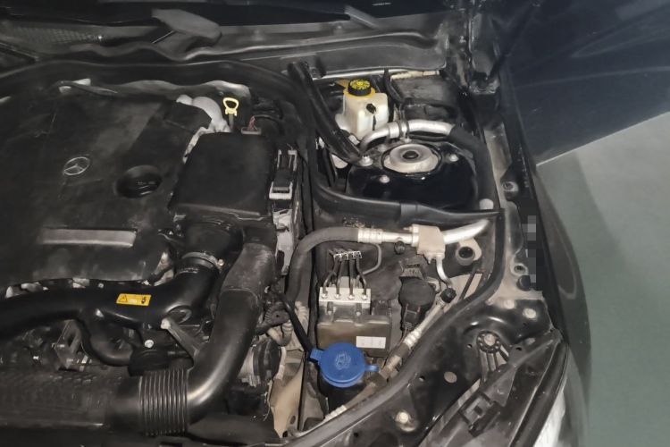 Used Mercedes-Benz E-Class 2015 Facelift E 200 L Engine Bay Left