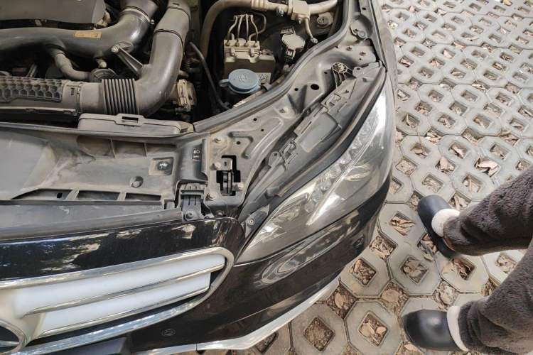 Used Mercedes-Benz E-Class 2015 Facelift E 260 L Luxury Edition Engine Bay Left