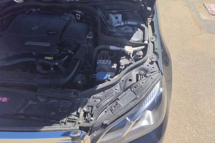 Used Mercedes-Benz E-Class 2015 Facelift E 200 L Engine Bay Left
