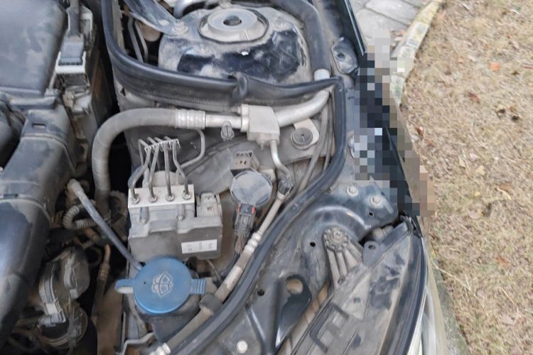 Used Mercedes-Benz E-Class 2015 E 200 L Sport Edition Engine Bay Left