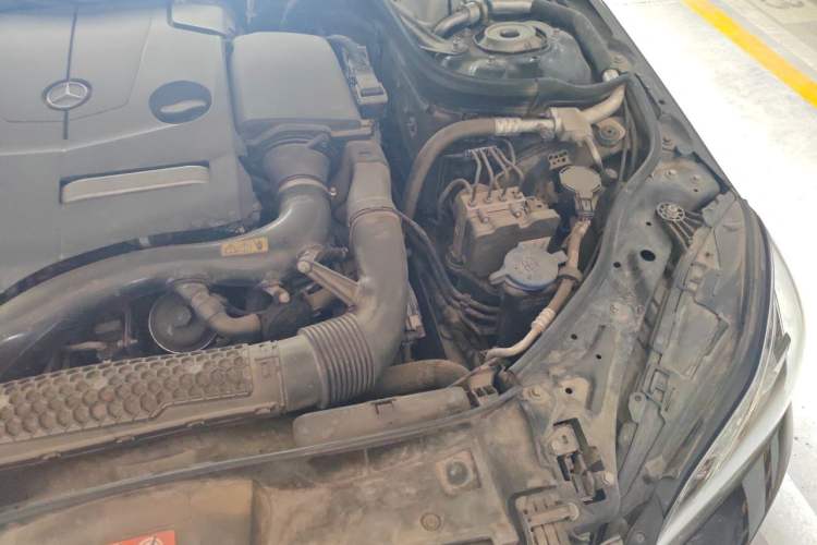 Used Mercedes-Benz E-Class 2015 E 260 L Luxury Model Engine Bay Left