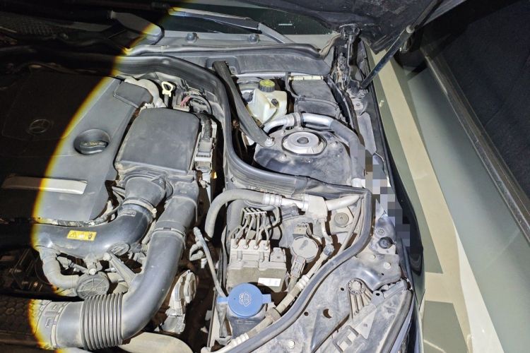 Used Mercedes-Benz E-Class 2015 Facelift E 180 L Engine Bay Left