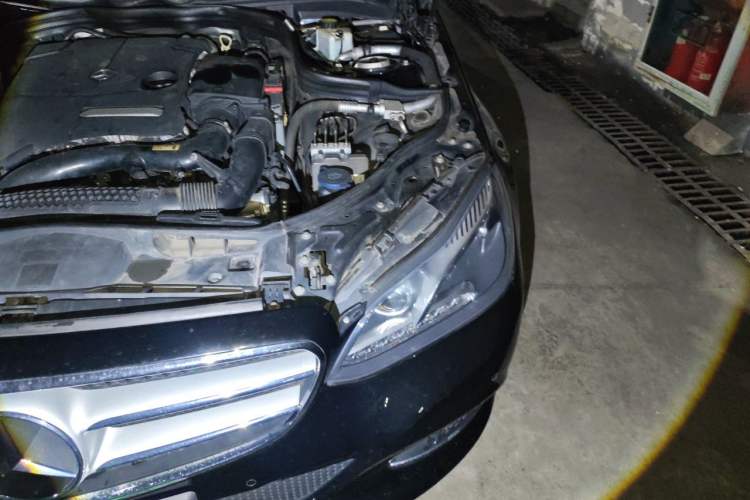 Used Mercedes-Benz E-Class 2015 E 200 L Sport Edition Engine Bay Left
