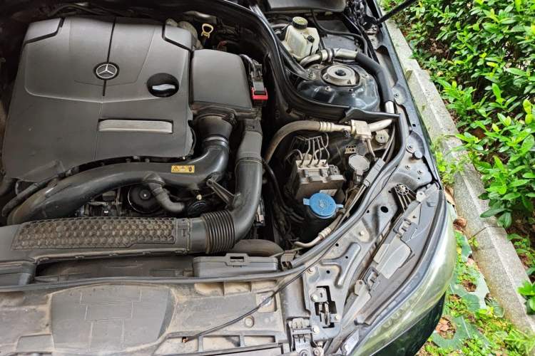 Used Mercedes-Benz E-Class 2015 E 200 L Sport Edition Engine Bay Left