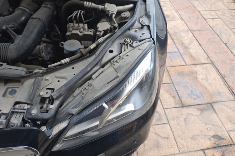 Used Mercedes-Benz E-Class 2015 E 260 L Sport & Fashion Model Engine Bay Left