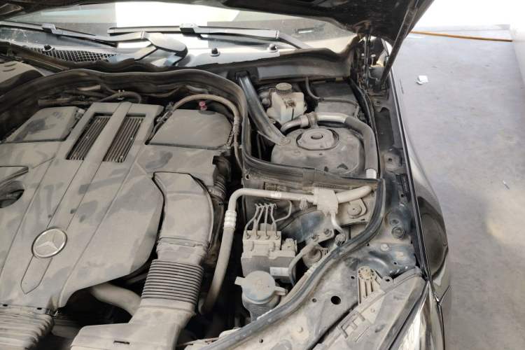 Used Mercedes-Benz E-Class 2015 E 320 L 4MATIC Engine Bay Left