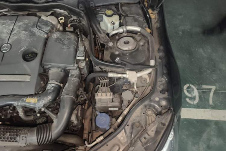 Used Mercedes-Benz E-Class 2015 Facelift E 200 L Engine Bay Left