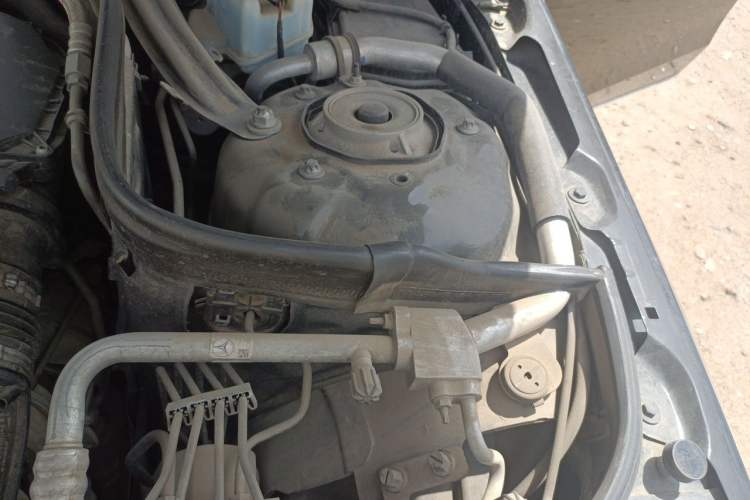 Used Mercedes-Benz E-Class 2015 E 320 L Luxury 4MATIC Engine Bay Left