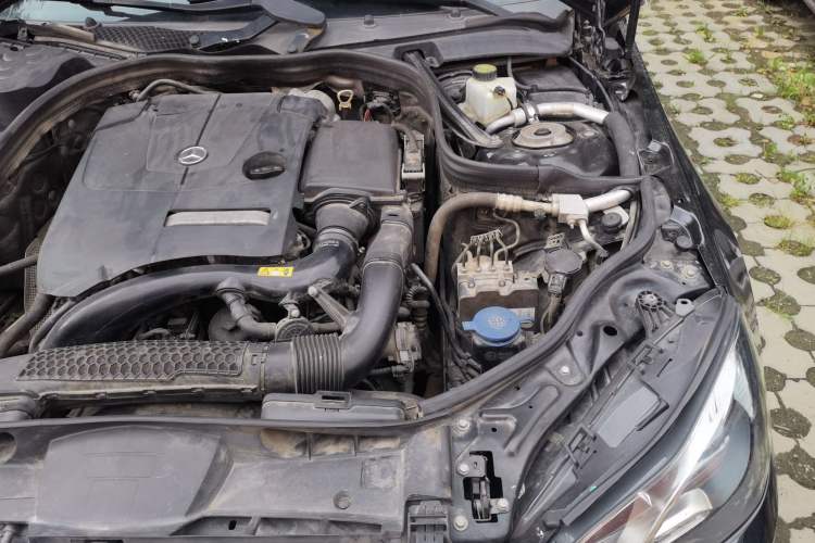 Used Mercedes-Benz E-Class 2015 E 200 L Engine Bay Left