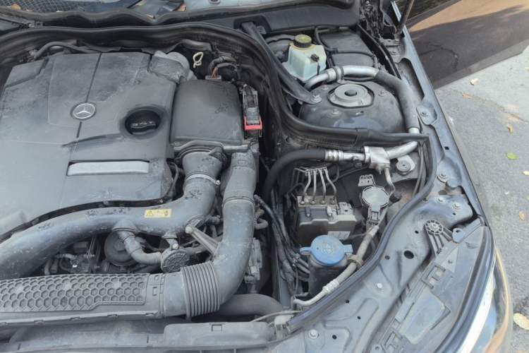 Used Mercedes-Benz E-Class 2015 E 200 L Engine Bay Left