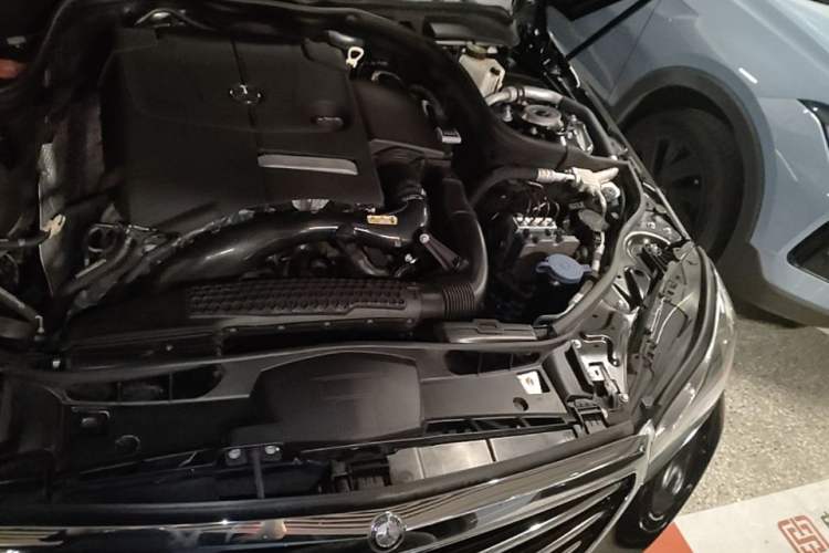 Used Mercedes-Benz E-Class 2015 E 200 L Engine Bay Left