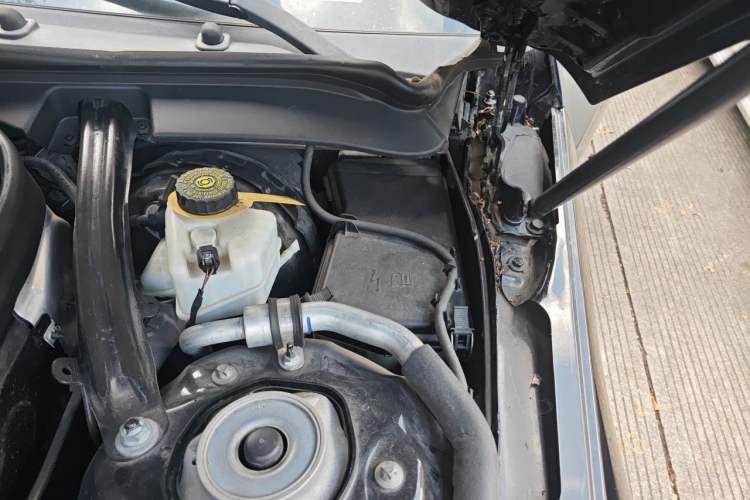 Used Mercedes-Benz E-Class 2015 E 320 L 4MATIC Engine Bay Left