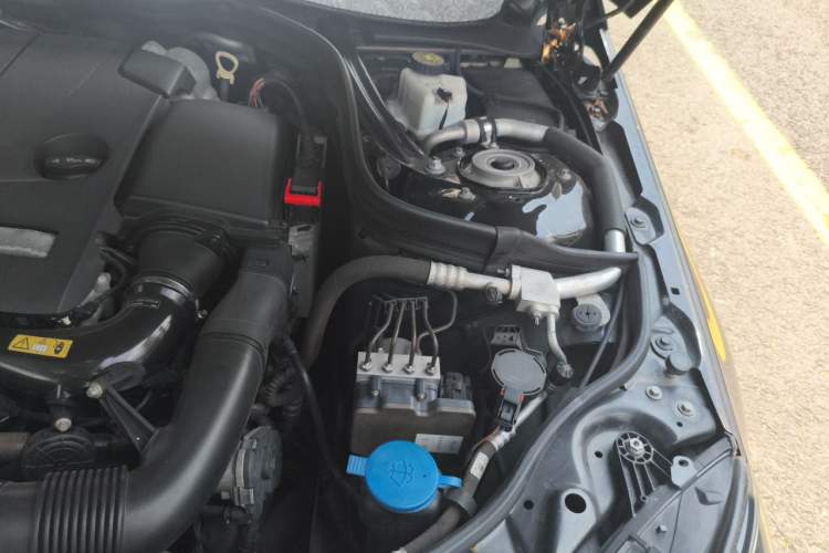 Used Mercedes-Benz E-Class 2015 E 260 L Sport & Fashion Model Engine Bay Left