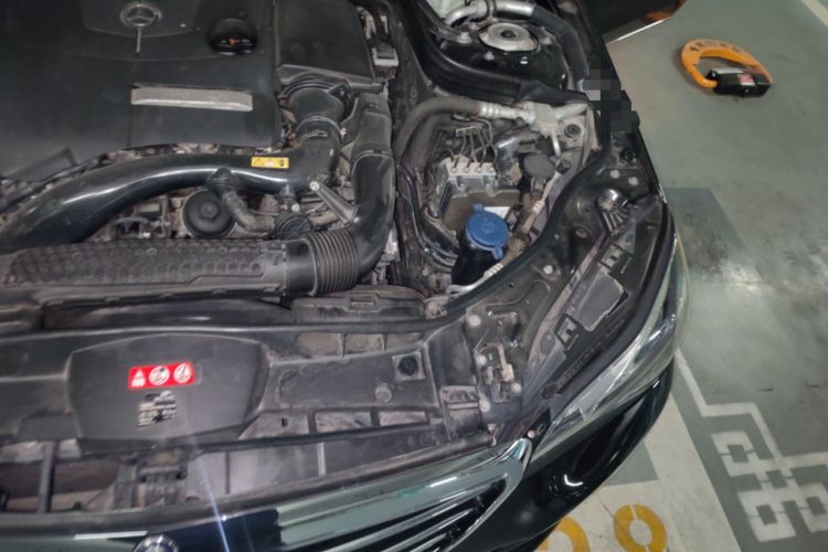Used Mercedes-Benz E-Class 2015 E 260 L Engine Bay Left