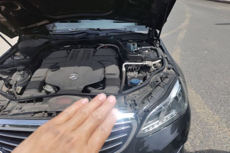 Used Mercedes-Benz E-Class 2015 E 320 L Engine Bay Left