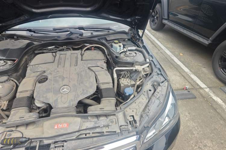 Used Mercedes-Benz E-Class 2015 E 320 L Engine Bay Left