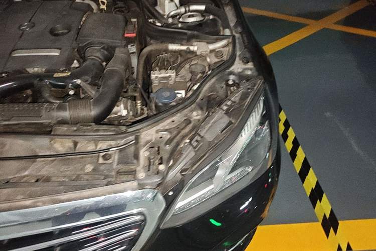 Used Mercedes-Benz E-Class 2015 E 260 L Engine Bay Left