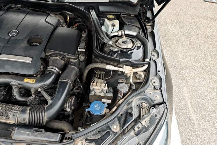 Used Mercedes-Benz E-Class 2015 E 260 L Sport Edition Engine Bay Left