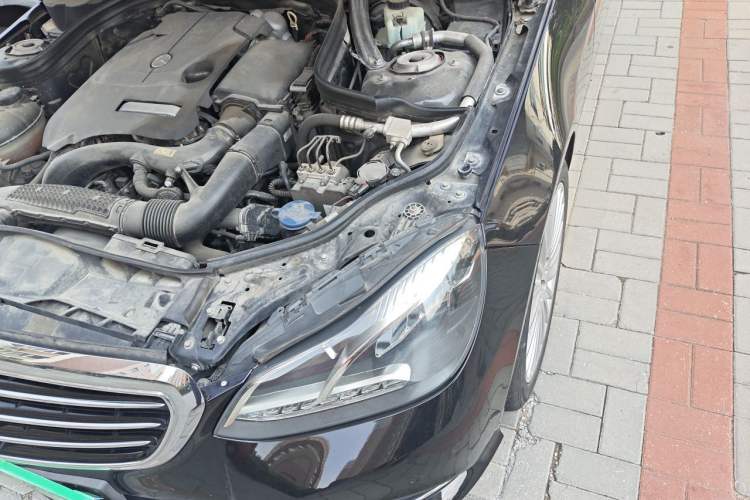 Used Mercedes-Benz E-Class 2015 Facelift E 200 L Engine Bay Left