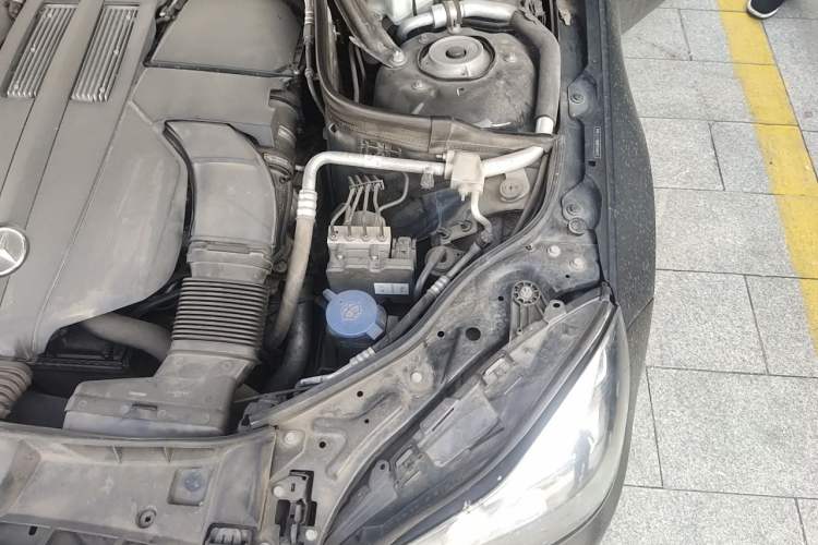 Used Mercedes-Benz E-Class 2015 E 320 L Sport 4MATIC Engine Bay Left