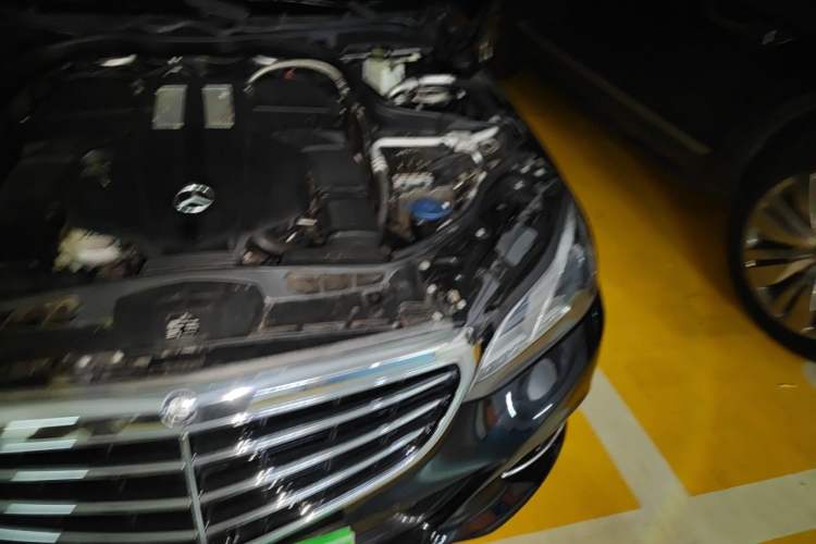 Used Mercedes-Benz E-Class 2015 E 320 L Engine Bay Left