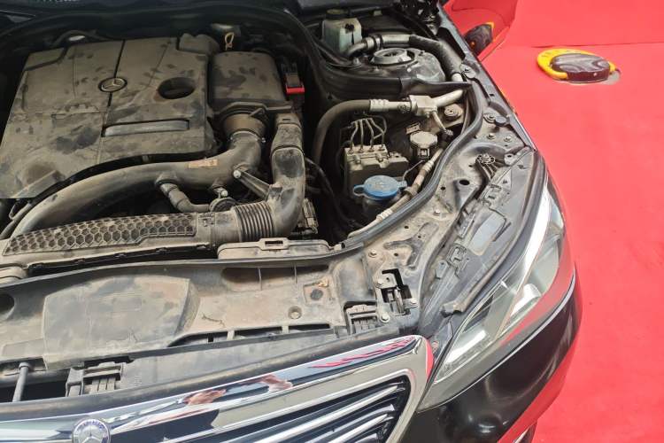 Used Mercedes-Benz E-Class 2015 E 200 L Engine Bay Left